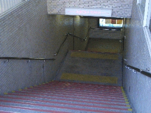 地下街の出入り口階段 [ロケ地撮影画像]