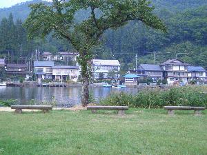 星湖亭 湖畔ベンチ(1) [ロケ地撮影画像]